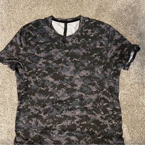 Men’s Lululemon dry fit shirt